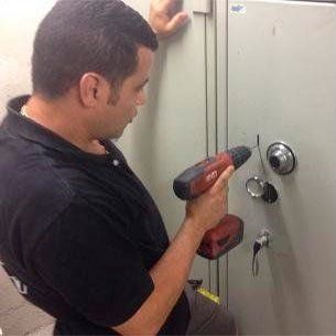 TELEFONO 24h   608 605 111 servicio asistencia tecnica apertura y reparación sin romper cajas fuertes, todas las marcas en España. 
¡¡¡ PRESUPUESTO GRATIS !!! .
Abrir y reparar su caja fuerte por WhatsApp ¡¡¡ Ya es posible !!! conectar telefonicamente 608 605 111 de asistencia tecnica y le pasaremos un presupuesto.
 Desconfien de las ¨visitas gratis¨ de cerrajeros no autorizados pida un presupuesto antes abrir y reparar su caja fuerte.Para ver nuestro servicio tecnico autorizado haz clic en SERVICIO TECNICO AUTORIZADO
Expertos en apertura y reparación de las marcas: FICHET, FAC, ARFE, BTV GRUBER, , NORSEFI, ZUBIGARAY, ALBASANZ, ZEUS 21, FAC, FICHET, OLLE, CONFORTI, DUARTE, TECNOEXPRESS, PHOENIX, TECNOSEFI, DRAGOSANZ, SPS, CETASA, LÓPEZ, FUTURA, HÉCTOR, DRACO, GALLEGO, MAÑAC , CISA, TOBER, MOSLER, SOLER, PADRÓS, ARISÓ, KEILOR, LIPS, ARTÉS, CAMANO, PIBERNAT, RUDYMAYER, ELSAFE, ROSENGREENS, HADAK, CHUBB, TROCCA 2000, TRABA, INFAC, IMPERATOR, SEFER, COBRA, LK, FERRIMAX…..
Servicio tecnico oficial DYSS en todas las provincias PRESUPUESTO GRATIS Precio mas barato garantizado COPRUEBELO. Desconfien de las ¨visitas gratis¨ de cerrajeros no autorizados pida un presupuesto antes Abrir y reparar su caja fuerte
Nuestros técnicos están acreditados para abrir cajas fuertes por UCES (Unión de cerrajeros de seguridad España). Podemos abrir cualquier caja fuerte grande o pequeña. Ofrecemos la reparación y el mantenimiento  en todas las marcas de cajas fuertes y pueden realizar cambios de combinación si su seguridad ha sido comprometida.
Más información de nuestro servicio tecnico cajas fuertes haz clic aquí S.A.T  
UN TECNICO EXPERTO EN CAJAS FUERTES ES LA MEJOR OPCION
Tras años de esfuerzo y dedicación, hemos logrado una alta especialización en la manipulación y reparación de cajas fuertes y otros muchos productos relacionados con la seguridad.  Nuestros avales son una larga lista de clientes satisfechos, entre los que se encuentran: Entidades bancarias Empresas constructoras Aseguradoras Agencias de viaje Grandes constructoras Administraciones de lotería Gasolineras Joyerías Empresas de seguridad y muchos más
 
 