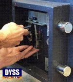 TELEFONO 24h   608 605 111 servicio asistencia tecnica apertura y reparación sin romper cajas fuertes, todas las marcas en España. 
        ¡¡¡ PRESUPUESTO GRATIS !!! .
        Abrir y reparar su caja fuerte por WhatsApp ¡¡¡ Ya es posible !!! conectar telefonicamente 608 605 111 de asistencia tecnica y le pasaremos un presupuesto.
         Desconfien de las ¨visitas gratis¨ de cerrajeros no autorizados pida un presupuesto antes abrir y reparar su caja fuerte.Para ver nuestro servicio tecnico autorizado haz clic en SERVICIO TECNICO AUTORIZADO
         Servicios técnicos DYSS en: Madrid , Sevilla, Barcelona, Álava ,Albacete, Alicante, Almería, Asturias, Ávila, Badajoz, Burgos, Cáceres, Cádiz, Cantabria, Castellón, Ciudad Real, Córdoba, La Coruña, Cuenca, Gerona, Granada, Guadalajara, Guipúzcoa, Huelva, Huesca, Islas Baleares, Jaén, León, Lérida, Lugo, Málaga, Murcia, Navarra, Ourense, Palencia, Las Palmas, Pontevedra, La Rioja, Salamanca, Segovia, Soria, Tarragona, Teruel, Toledo, Valencia, Valladolid, Vizcaya, Zamora y Zaragoza
        Expertos en apertura y reparación de las marcas : FICHET FAC ARFE BTV GRUBER, , NORSEFI, PHOENIX ,ZUBIGARAY, ALBASANZ, ZEUS 21, FAC, FICHET, OLLE, CONFORTI, DUARTE, TECNOEXPRESS, TECNOSEFI, DRAGOSANZ, SPS, CETASA, LÓPEZ E HIJOS , LOPEZ HERMANOS, FUTURA, HÉCTOR, DRACO, GALLEGO, MAÑAC , CISA, TOBER, MOSLER, SOLER, PADRÓS, ARISÓ, KEILOR, LIPS, ARTÉS, CAMANO, PIBERNAT, RUDYMAYER, ELSAFE, ROSENGREENS, HADAK, CHUBB, TROCCA 2000, TRABA, INFAC, IMPERATOR, SEFER, COBRA, LK, FERRIMAX…..
        Muchos de estos fabricantes de cajas fuertes hace tiempo que cerraron y dejaron de fabricar recambios, si no se puede conseguir el recambio, damos soluciones alternativas en función del problema existente con el objetibo de restaurar y dejar operativa su caja de seguridad.
        Trabajos habituales:
        
        Abrir cajas fuertes
        Pérdida o rotura de llaves
        Pérdida o rotura de combinación
        Instalación de combinaciones electrónicas
        Duplicados de llaves
        Anclajes de cajas fuertes
        
         
        
        Información de nuestros servicios tecnicos de apertura de cajas fuertes
        Más información de nuestro servicio tecnico cajas fuertes haz clic aquí S.A.T 
        Servicio Tecnico para reparación y apertura de Cajas Fuertes | Contacte con nosotros REPARACION Y APERTURA cajas fuertes ARFE FAC BTV y todas las marcas Servicio tecnico oficial DYSS en todas las provincias PRESUPUESTO GRATIS Precio mas barato garantizado COPRUEBELO. Desconfien de las ¨visitas gratis¨ de cerrajeros no autorizados pida un presupuesto antes Abrir y reparar su caja fuerte por WhastApp ¡¡¡ Ya es posible !!! conecte con nuestro telefono 608 605 111 y le pasaremos presupuesto.