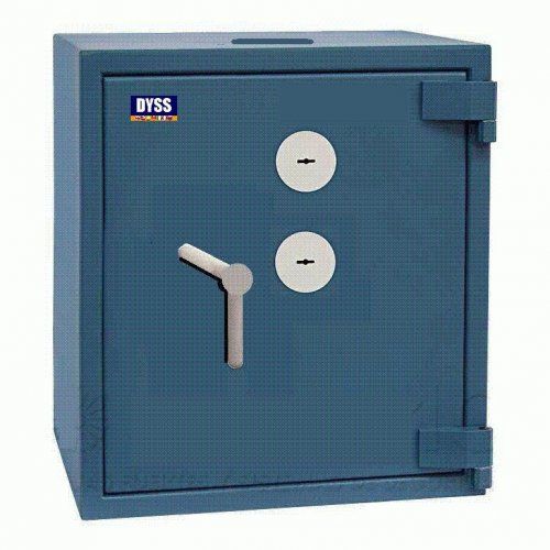  
        CAJA FUERTE GRADO IV SACO DE RECOGIDA AUTO SELLADO
        Eficaz sistema de recogida de efectivo. Se realiza el ingreso en la caja sin la necesidad de abrir la puerta, mediante las ranuras superiores de la caja fuerte. Una vez se quiere hacer la retirada de la bolsa de recogida, el mecanismo del saco queda sellado/cerrado antes de hacer la extracción para evitar la manipulación del mismo. Una vez retirado el saco lleno, ya se puede volver a colocar un nuevo saco vacío.
         