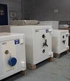  
        Conecte con nuestro teléfono 24h 608 605 111 le informaremos sobre CAJAS FUERTES JOYERIAS, LOTERIAS, GASOLINERAS, ARMAS, ARMERIAS procedentes de STOCK 
        También puedes solicitar tu presupuesto por WhatsApp  
        Todas nuestras cajas fuertes cumplen Norma 1143 1 GRADO IV 
        Distribuimos y entregamos cajas fuertes en : Madrid , Sevilla, Barcelona, Álava ,Albacete, Alicante, Almería, Asturias, Ávila, Badajoz, Burgos, Cáceres, Cádiz, Cantabria, Castellón, Ciudad Real, Córdoba, La Coruña, Cuenca, Gerona, Granada, Guadalajara, Guipúzcoa, Huelva, Huesca, Islas Baleares, Jaén, León, Lérida, Lugo, Málaga, Murcia, Navarra, Ourense, Palencia, Las Palmas, Pontevedra, La Rioja, Salamanca, Segovia, Soria, Tarragona, Teruel, Toledo, Valencia, Valladolid, Vizcaya, Zamora y Zaragoza
        ANTES DE COMPRAR UNA CAJA FUERTE DE SEGUNDA MANO LEA LAS NUEVAS DISPOSICIONES DEL MINISTERIO DEL INTERIOR
         A partir del 18 Agosto 2011 segùn Orden INT/317/2011 del Ministerio del Interior los certificados de homologación de las cajas fuertes Grado IV norma 1143 1 GRADO IV exigidos por la POLICIA  a JOYERIAS, LOTERIAS, GASOLINERAS, ARMERIAS, ARMEROS ARMA CORTA. No son validos los extendidos por los fabricantes , el admitido es la certificación de producto, y en especial el extendido por AENOR 
        El nivel de valores asegurables Una vez que hayan cumplido con la prueba de conformidad, las cajas fuertes respetando las normas europeas reciben un número de clasificación (entre I y V ), que determina su pertenencia a un nivel de seguridad, de acuerdo a su valor asegurable. Es sobre esta clasificación indicativa que las compañías de seguros podrán apoyarse para determinar el valor de la garantía. Si las cajas fuertes pueden ser comercializadas sin estar sujetas a estas obligaciones, su homologación constituye una garantía de eficiencia y sólo los productos que cumplan estos requisitos pueden reclamar el nombre de "caja fuerte". Cada clase indica un valor asegurable
        Períodos de adecuación entrada en vigor 18/08/2011
        Las cajas fuertes , instalados antes de la fecha de la entrada en vigor de la presente Orden, en joyerías , se adecuarán a la misma en el plazo de seis años.