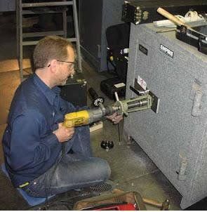 TELEFONO 24h   608 605 111 servicio asistencia tecnica apertura y reparación sin romper cajas fuertes, todas las marcas en España.      
        ¡¡¡ PRESUPUESTO GRATIS !!! .
        Abrir y reparar su caja fuerte por WhatsApp ¡¡¡ Ya es posible !!! conectar telefonicamente 608 605 111 de asistencia tecnica y le pasaremos un presupuesto.
        Desconfien de las ¨visitas gratis¨ de cerrajeros no autorizados pida un presupuesto antes abrir y reparar su caja fuerte.Para ver nuestro servicio tecnico autorizado haz clic en SERVICIO TECNICO AUTORIZADO  
        Servicios tecnicos DYSS en  Álava, Albacete, Alicante, Almería, Asturias, Ávila, Badajoz, Barcelona, Burgos, Cáceres, Cádiz, Cantabria, Castellón, Ciudad Real, Córdoba, La Coruña, Cuenca, Gerona, Granada, Guadalajara, Guipúzcoa, Huelva, Huesca, Islas Baleares, Jaén, León, Lérida, Lugo, Madrid, Málaga, Murcia, Navarra, Ourense, Palencia, Las Palmas, Pontevedra, La Rioja, Salamanca, Segovia, Sevilla, Soria, Tarragona, Teruel, Toledo, Valencia, Valladolid, Vizcaya,
        Expertos en apertura y reparación de las marcas: FICHET, FAC, ARFE, BTV GRUBER, , NORSEFI, ZUBIGARAY, ANLOAR , PHOENIX ,ALBASANZ, ZEUS 21, FAC, FICHET, OLLE, CONFORTI, DUARTE, TECNOEXPRESS, TECNOSEFI, DRAGOSANZ, SPS, CETASA, LÓPEZ E HIJOS, LOPEZ HERMANOS, FUTURA, HÉCTOR, DRACO, GALLEGO, MAÑAC , CISA, TOBER, MOSLER, SOLER, PADRÓS, ARISÓ, KEILOR, LIPS, ARTÉS, CAMANO, PIBERNAT, RUDYMAYER, ELSAFE, ROSENGREENS, HADAK, CHUBB, TROCCA 2000, TRABA, INFAC, IMPERATOR, SEFER, COBRA, LK, FERRIMAX…..
        Servicio tecnico oficial DYSS en todas las provincias PRESUPUESTO GRATIS Precio mas barato garantizado COPRUEBELO. Desconfien de las ¨visitas gratis¨ de cerrajeros no autorizados pida un presupuesto antes Abrir y reparar su caja fuerte
        Nuestros técnicos están acreditados para abrir cajas fuertes por UCES (Unión de cerrajeros de seguridad España). Podemos abrir cualquier caja fuerte grande o pequeña. Ofrecemos la reparación y el mantenimiento  en todas las marcas de cajas fuertes y pueden realizar cambios de combinación si su seguridad ha sido comprometida.
        Más información de nuestro servicio tecnico cajas fuertes haz clic aquí S.A.T  
        UN TECNICO EXPERTO EN CAJAS FUERTES ES LA MEJOR OPCION
        Tras años de esfuerzo y dedicación, hemos logrado una alta especialización en la manipulación y reparación de cajas fuertes y otros muchos productos relacionados con la seguridad.Nuestros avales son una larga lista de clientes satisfechos, entre los que se encuentran:Entidades bancariasEmpresas constructorasAseguradorasAgencias de viajeGrandes constructorasAdministraciones de loteríaGasolinerasJoyeríasEmpresas de seguridad y muchos más